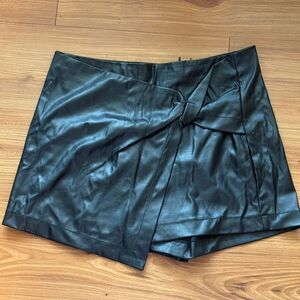Blāshe Faux Leather  Women's Black Skirt / shorts